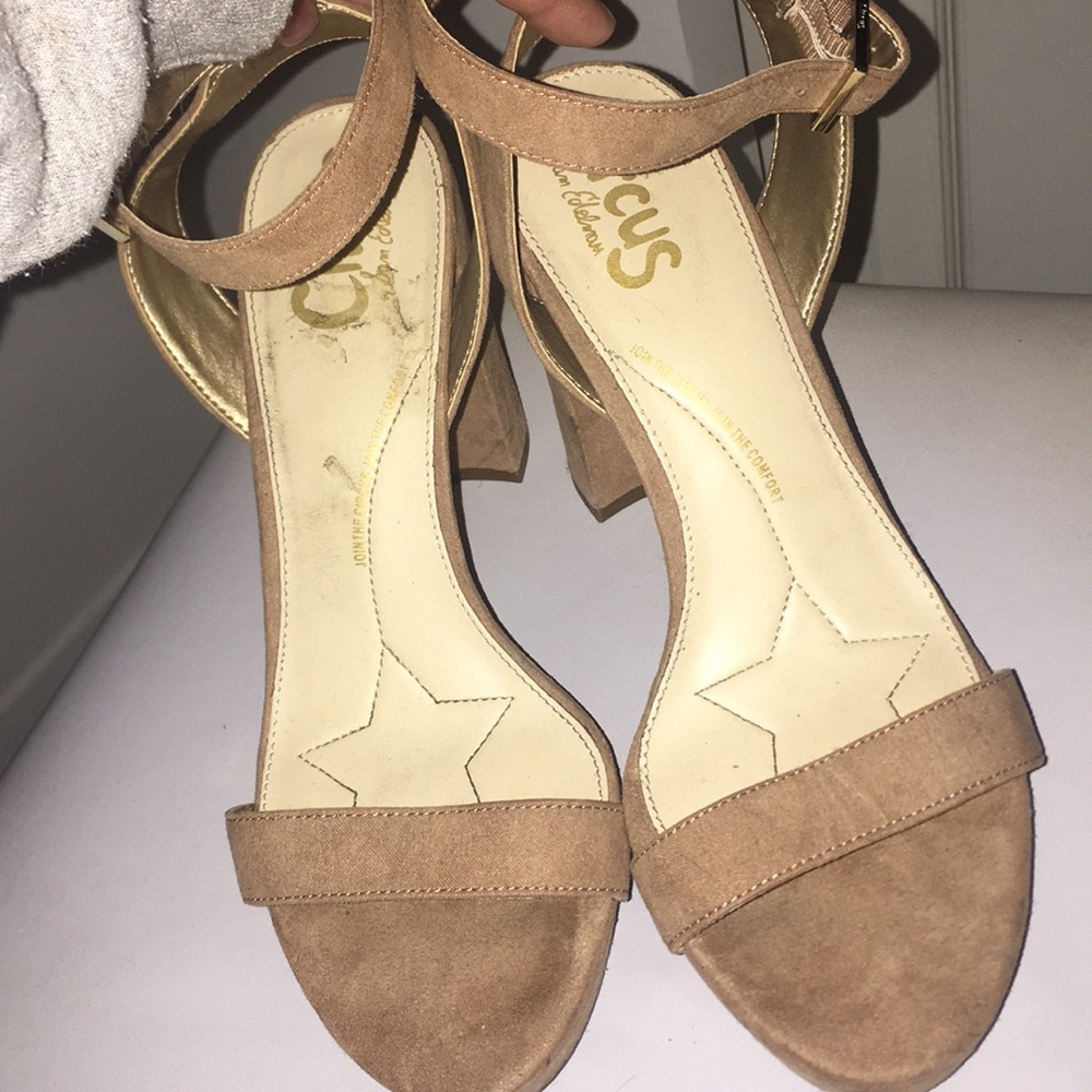 Nude Heels . - Picture 2 of 3
